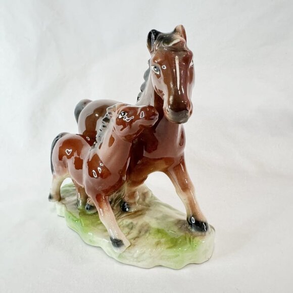 Vintage Porcelain Horse Figurine With Foal Statue Hand Painted Glazed Realistic - Picture 2 of 8